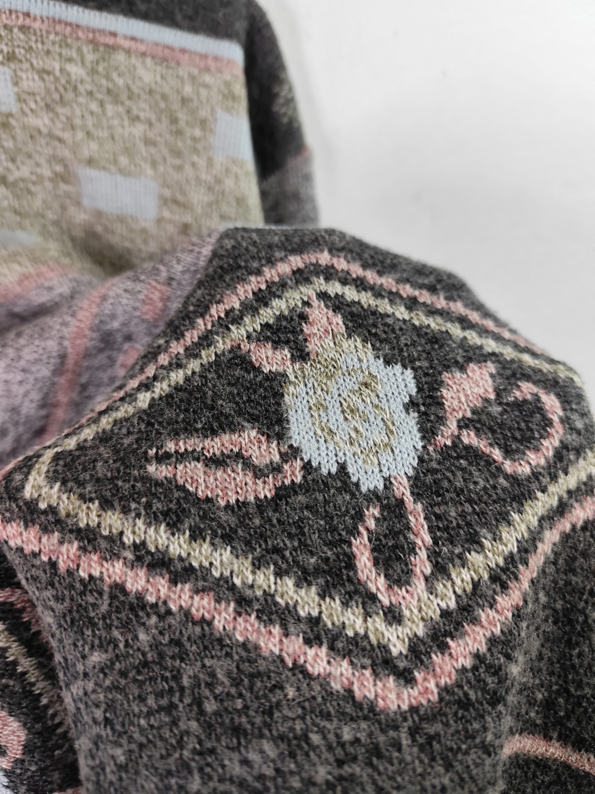 Vintage Knitted Sweater Wool Grey Flowers Print & Round Neck XL - Imagen 3