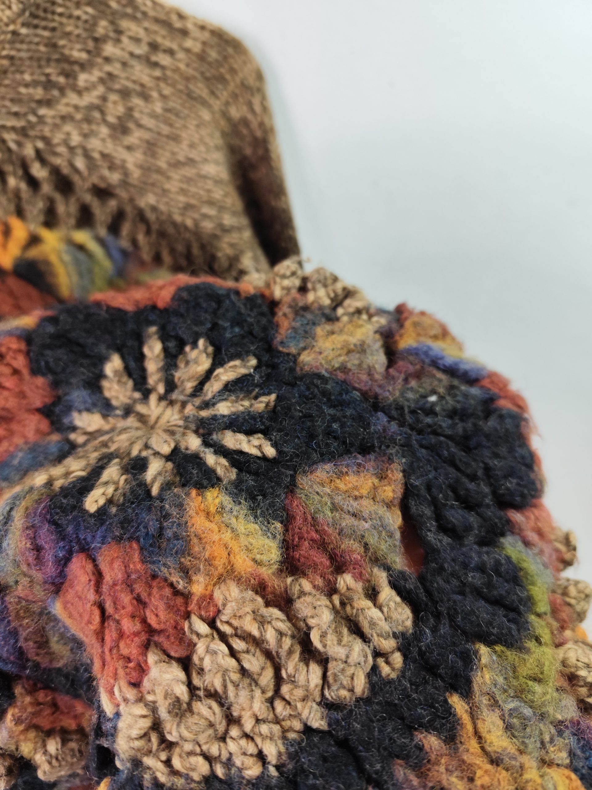 Donna Handmade vintage wool Knitted sweater Brown & Flowers M L - Imagen 3