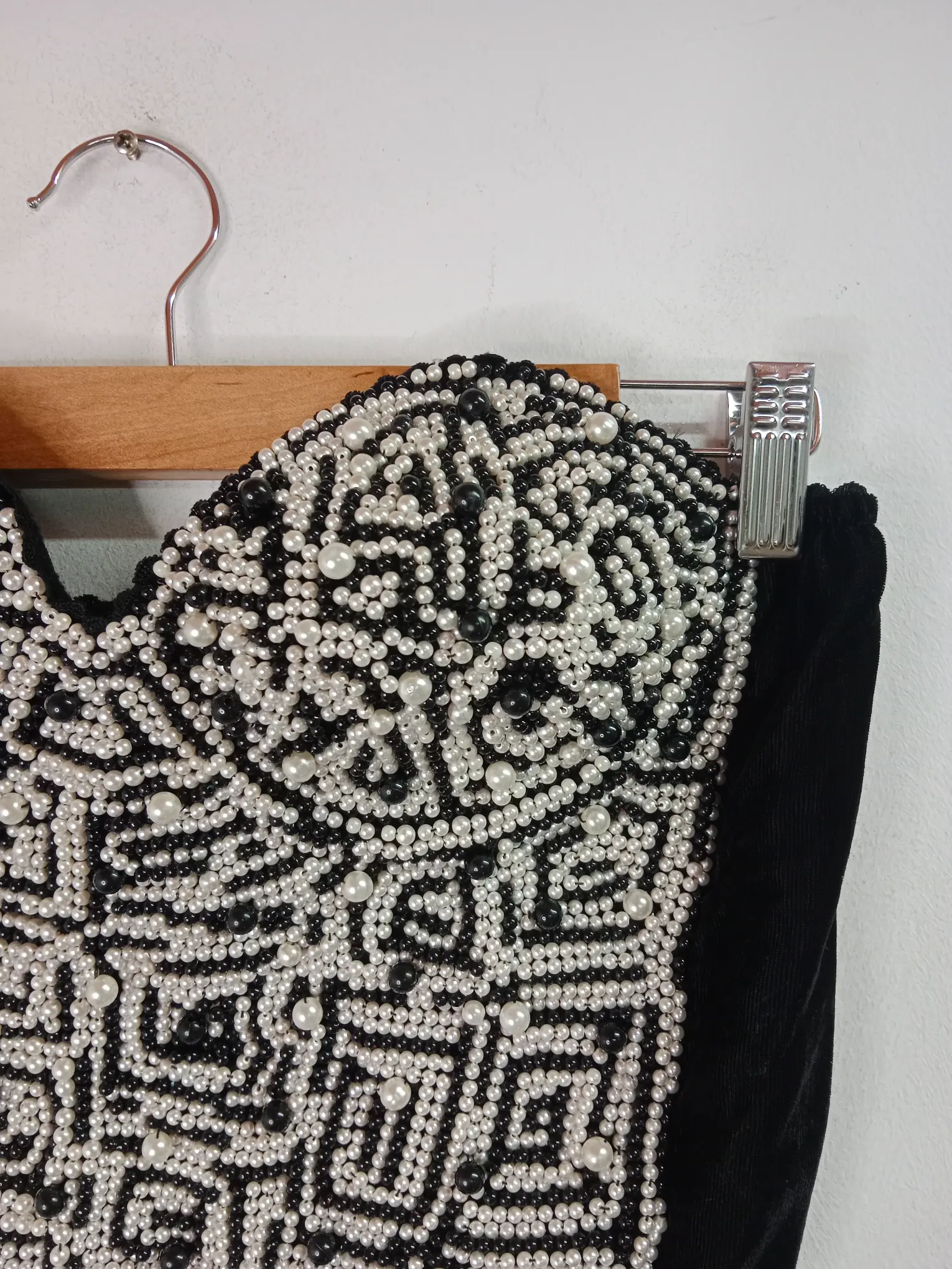 Vintage handmade black top & white embroided pearls L - Imagen 2