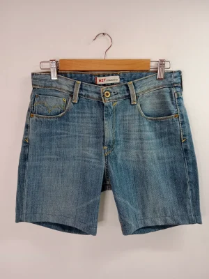 Levi's denim short pants knee lenght light blue M