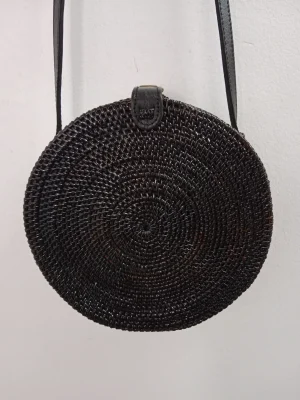 Vintage wicker round bag dark brown