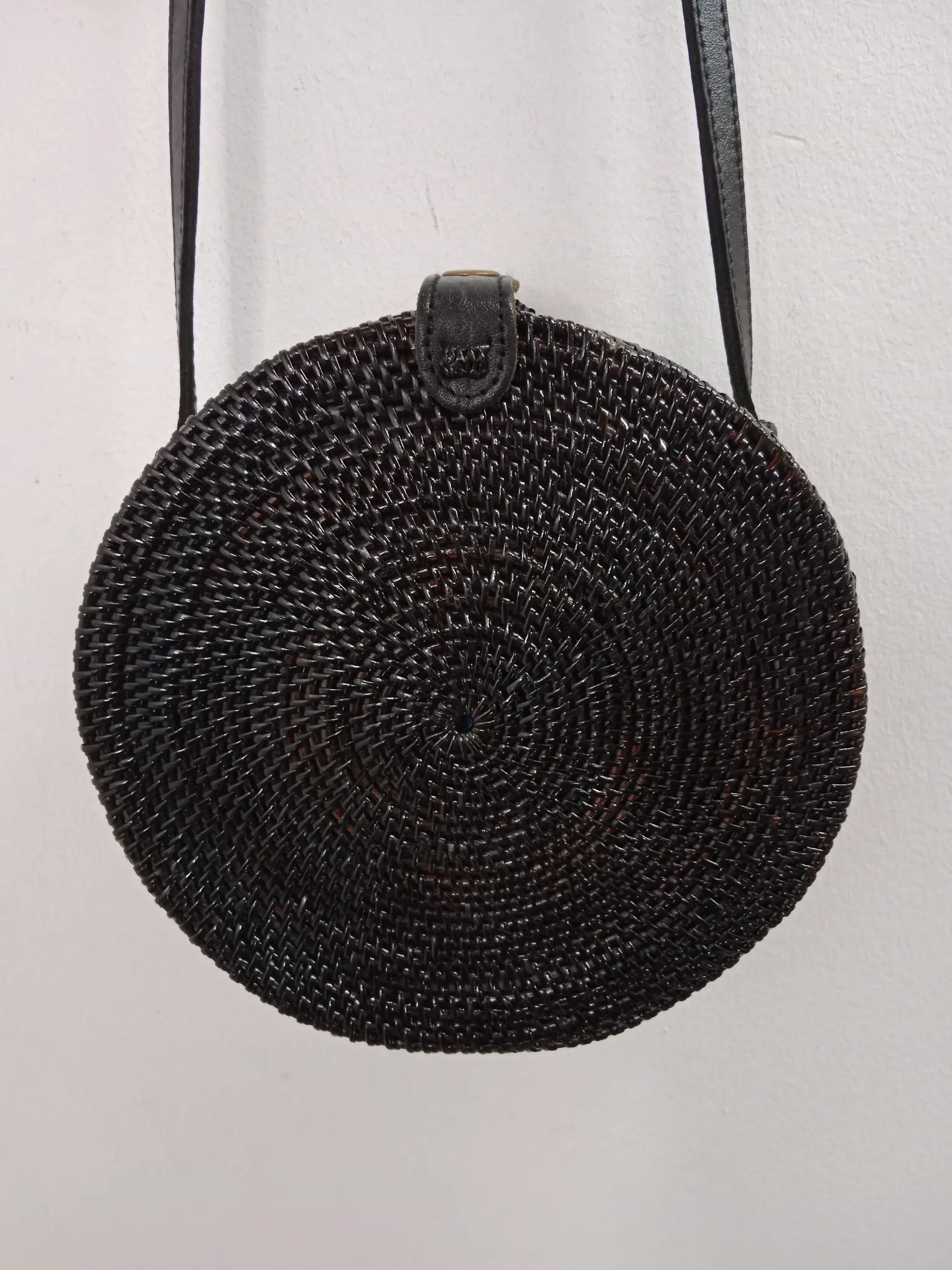 Vintage wicker round bag dark brown