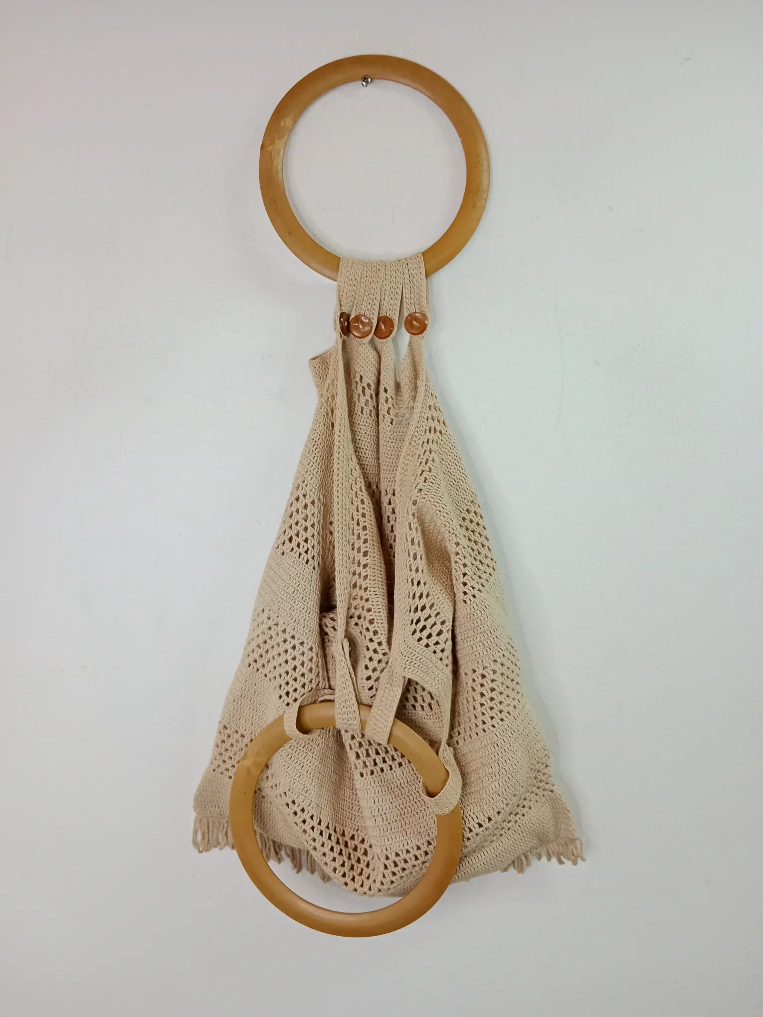 Vintage handmade crochet bag beige & wooden bag handle - Imagen 3