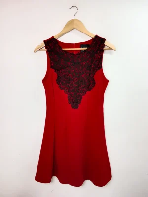 Vestido rojo y encaje negro corto tirantes S M