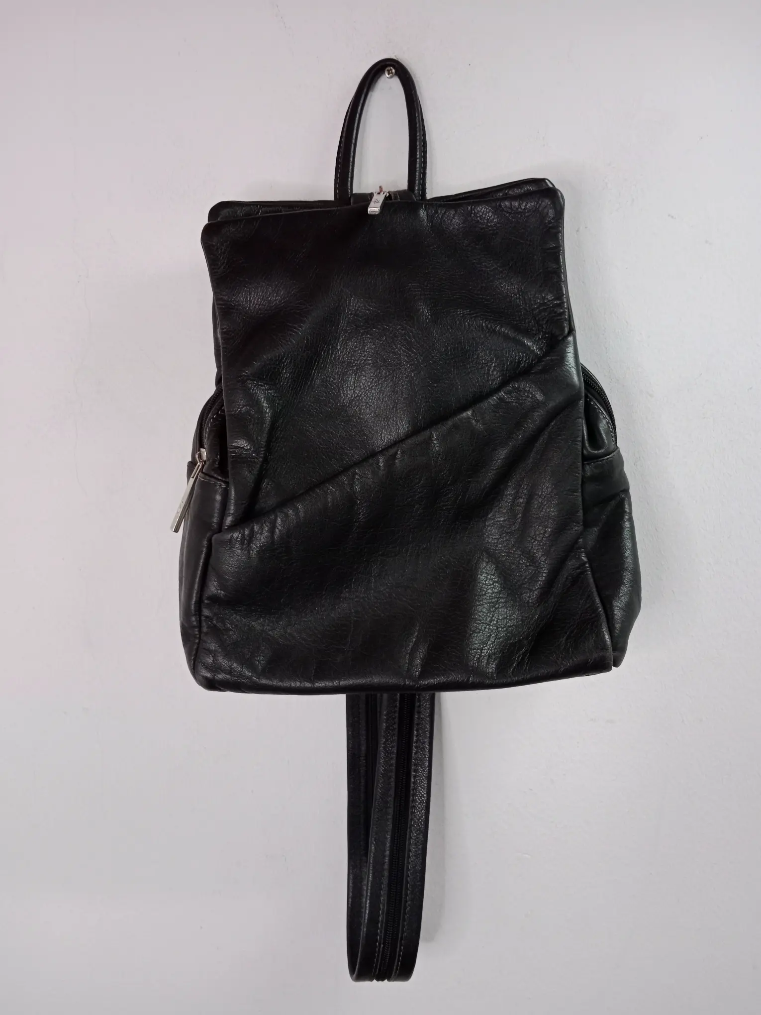 Vintage leather bag backpack black with zipper