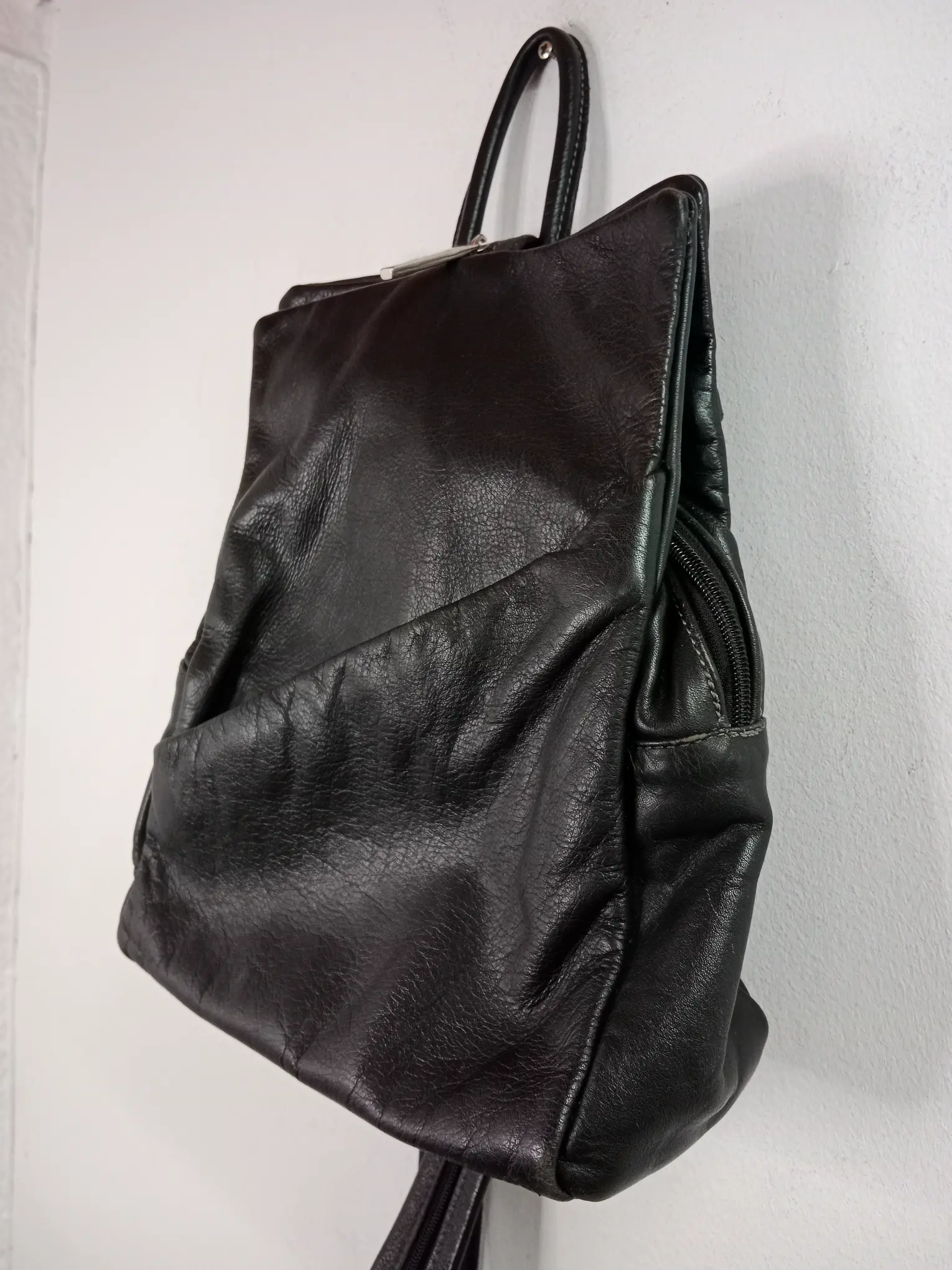 Vintage leather bag backpack black with zipper - Imagen 2