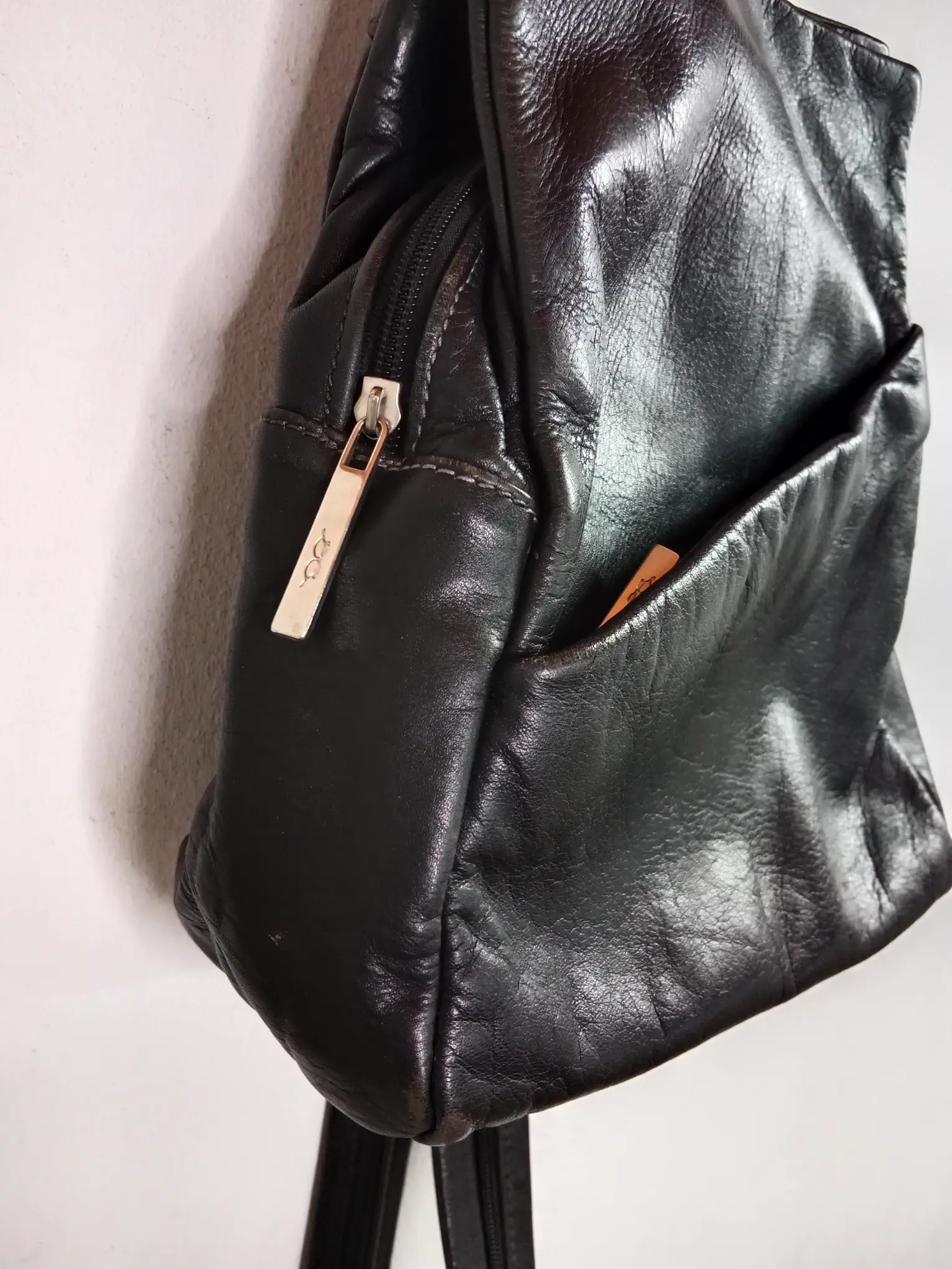 Vintage leather bag backpack black with zipper - Imagen 3