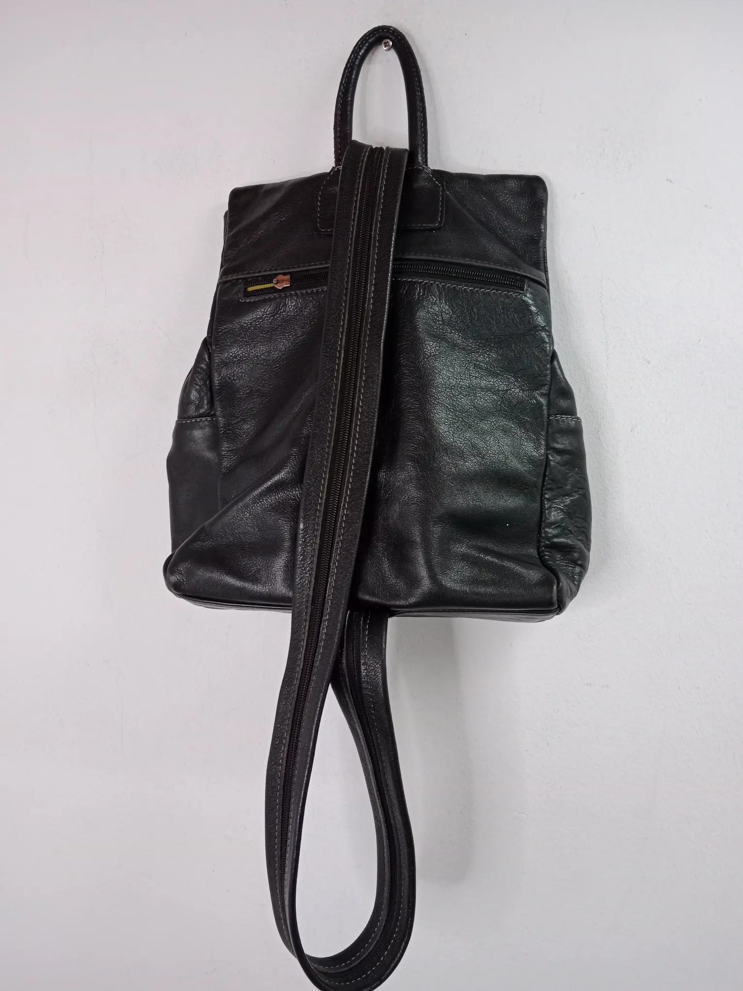 Vintage leather bag backpack black with zipper - Imagen 4