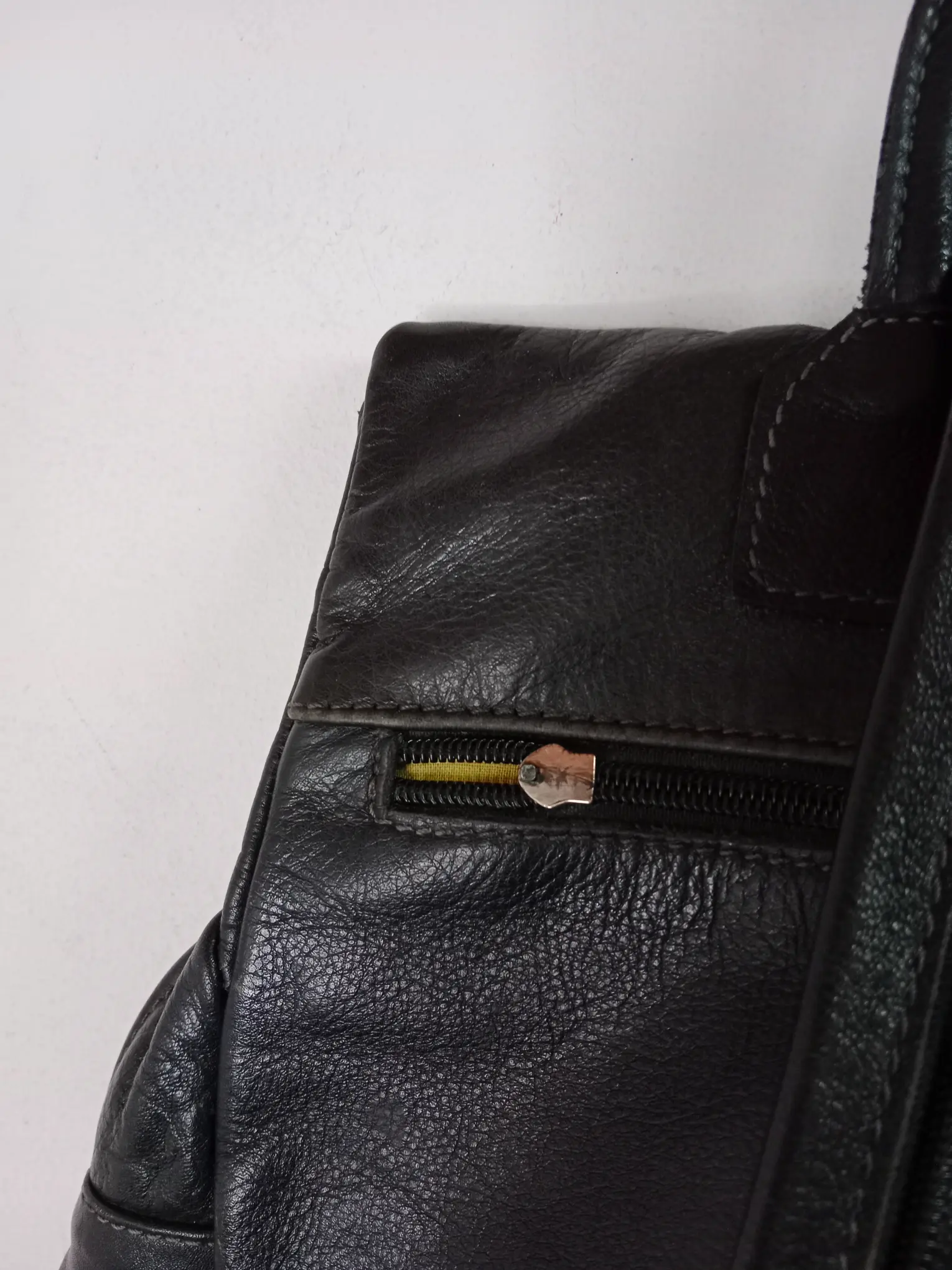 Vintage leather bag backpack black with zipper - Imagen 5