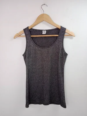 Vintage Y2K italian tank t-shirt silver & round neck S M