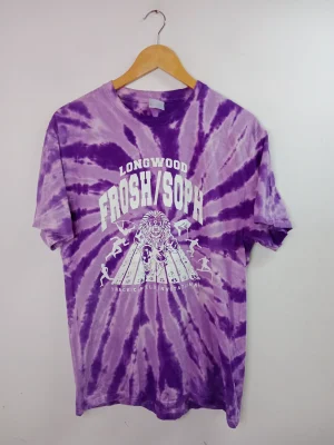 Camiseta lila y morado letras blancas M