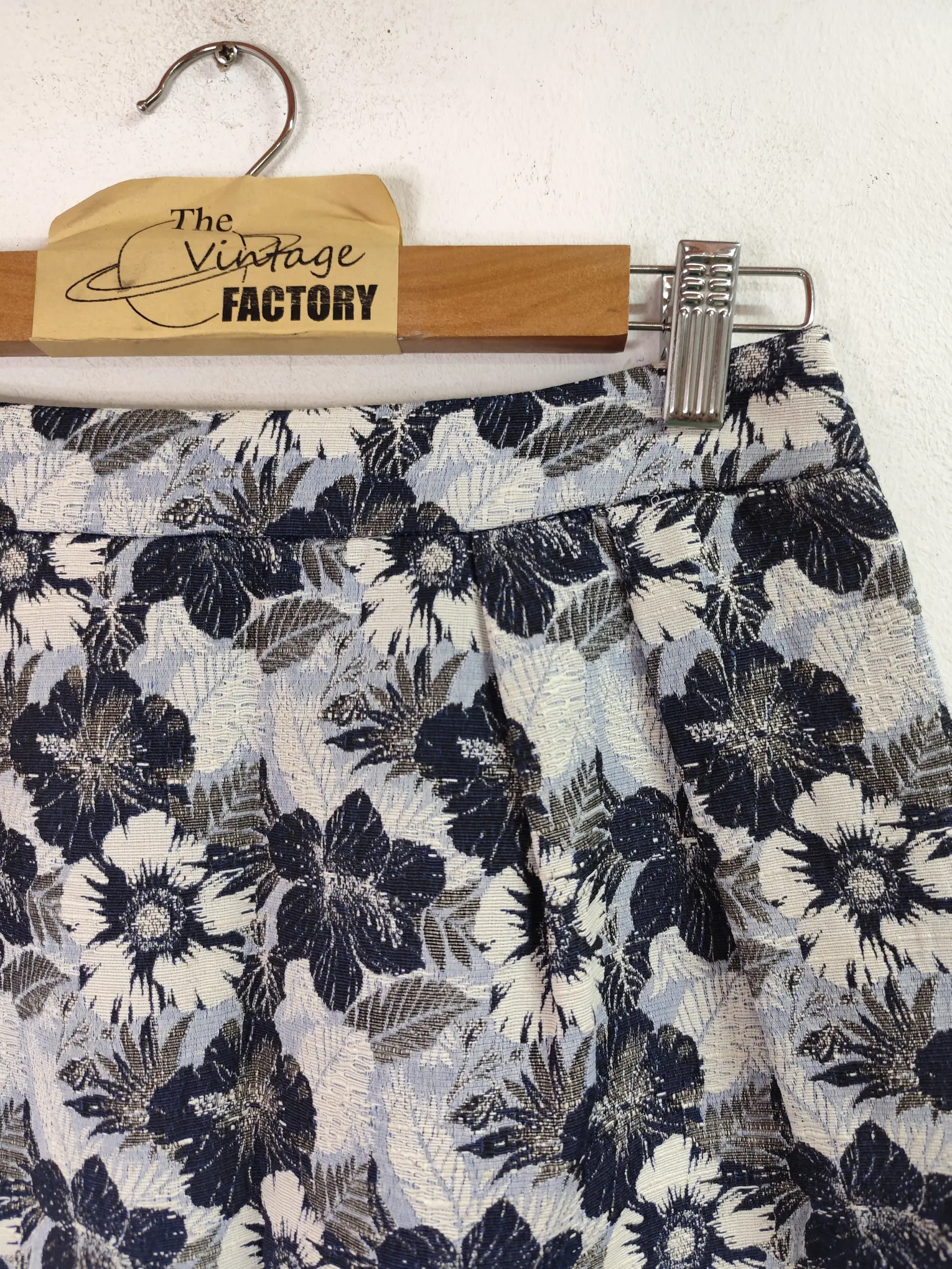 Trucco short skirt white & navy blue flowers print XS S - Imagen 2