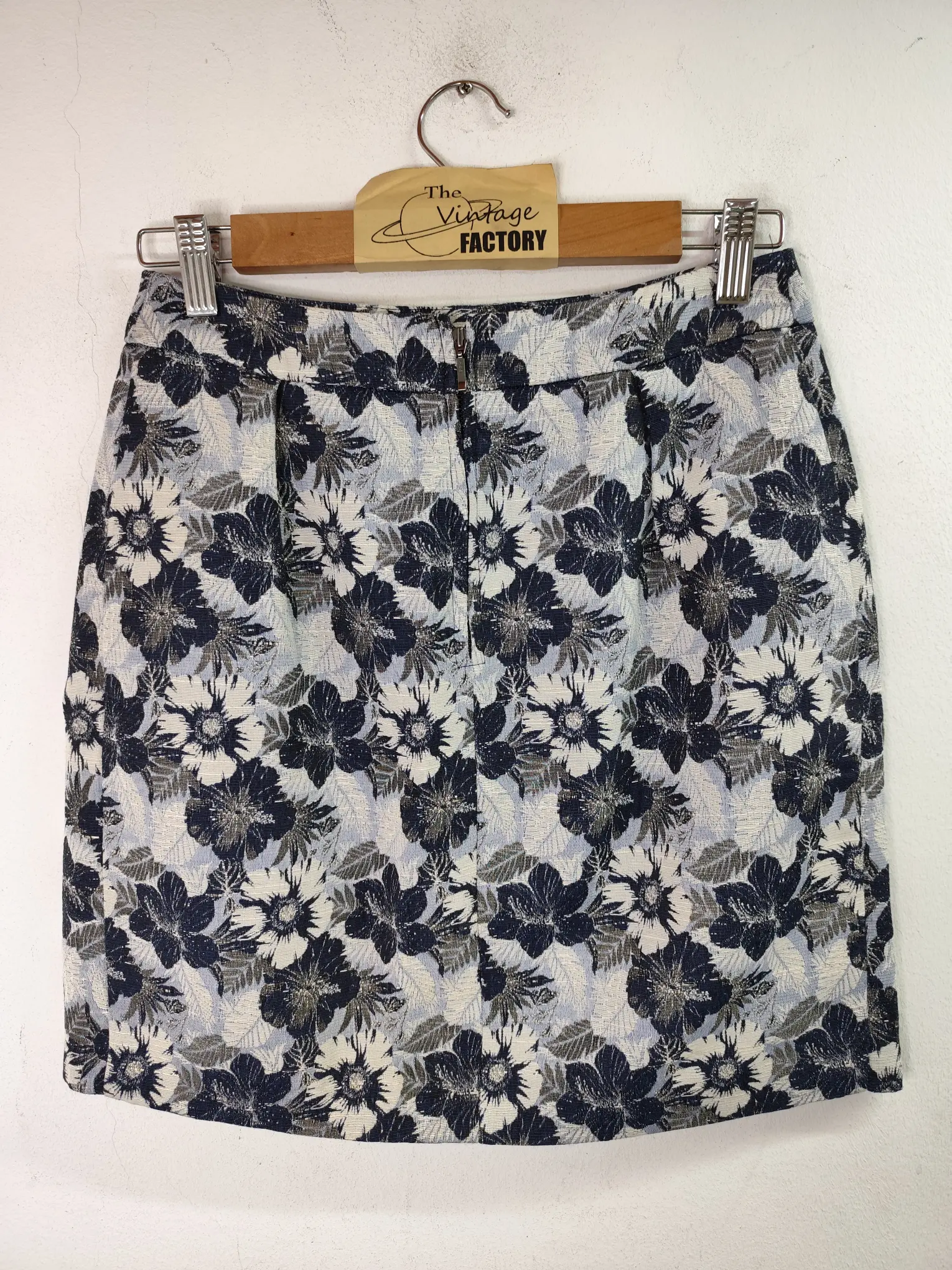 Trucco short skirt white & navy blue flowers print XS S - Imagen 3