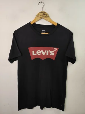 Levi's camiseta negra logo grande rojo S