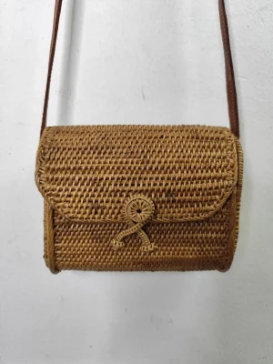 Vintage 70s wicker crossbody bag camel brown