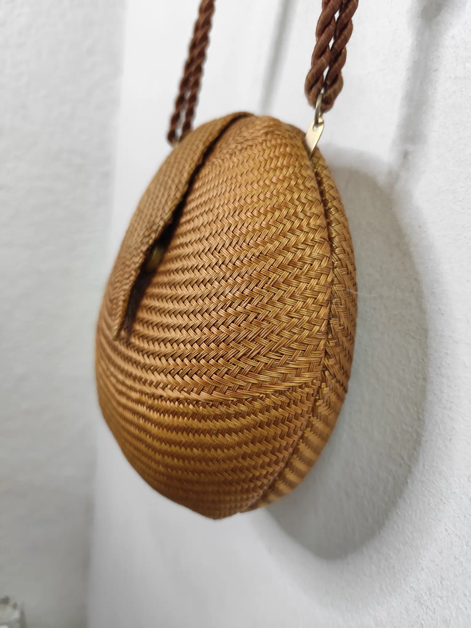 Vintage 90s wicker round crossbody bag camel brown - Imagen 3