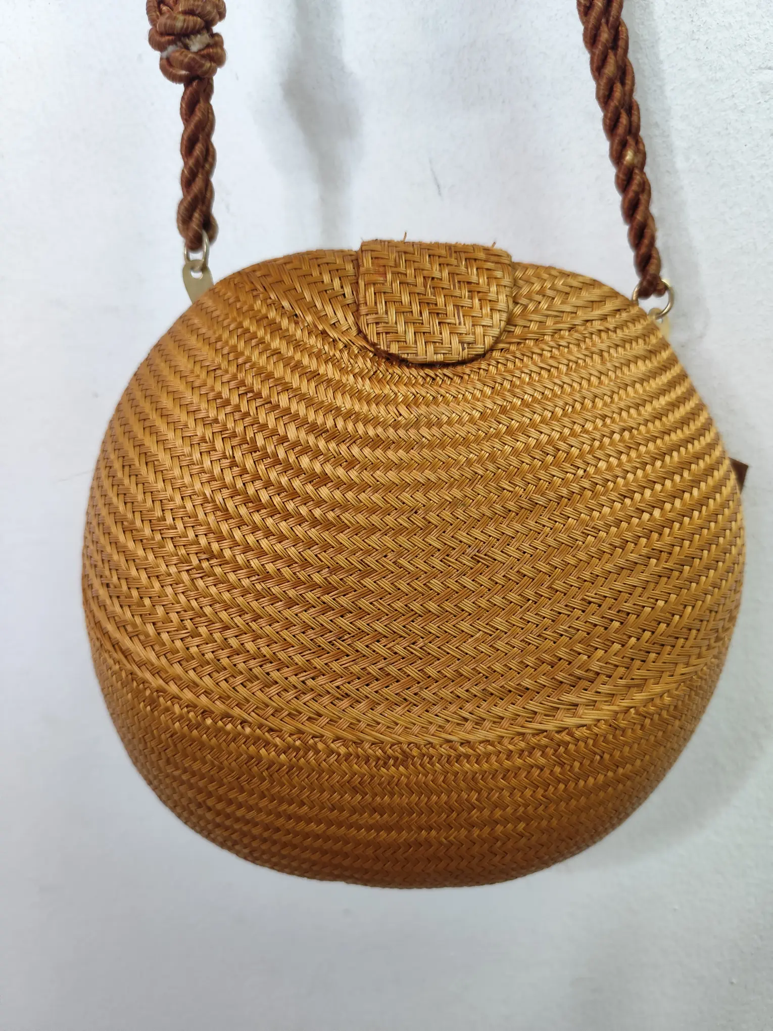 Vintage 90s wicker round crossbody bag camel brown - Imagen 4